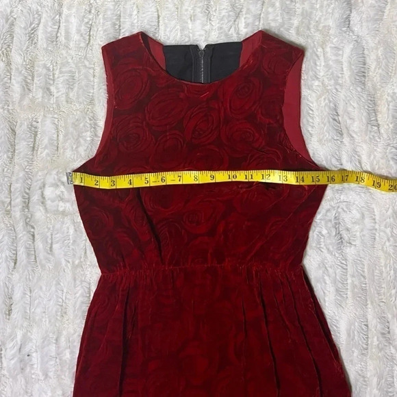 ALICE + OLIVIA Women’s Velvet Red Rose Dress - Picture 16 of 16
